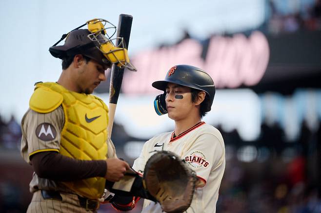 Sep 13, 2026; San Francisco, California, USA; San Francisco Giants outfielder Jung Hoo Lee (51) looks on while batting against San Diego Padres catcher Ethan Salas (8) during the fifth inning at Oracle Park. Mandatory Credit: Robert Edwards-Imagn Images
<저작권자(c) 연합뉴스, 무단 전재-재배포, AI 학습 및 활용 금지>