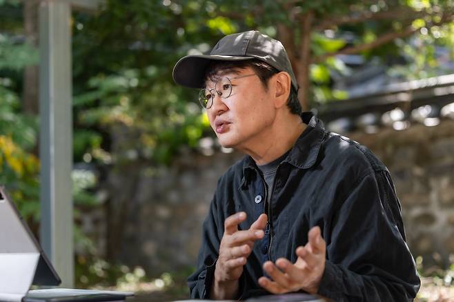 2026년 9월 28일 오후 영화 '암살자(들)'의 허진호 감독은 본지 인터뷰에서 "박정희 대통령의 육영수 여사 피격 자작극은 영화에 들어있지 않으며, 생각지도 않았던 부분"이라고 밝혔다./최기웅 기자