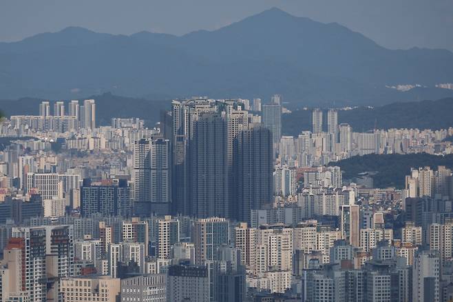 27일 남산에서 바라본 서울시내 아파트. (사진=연합뉴스)