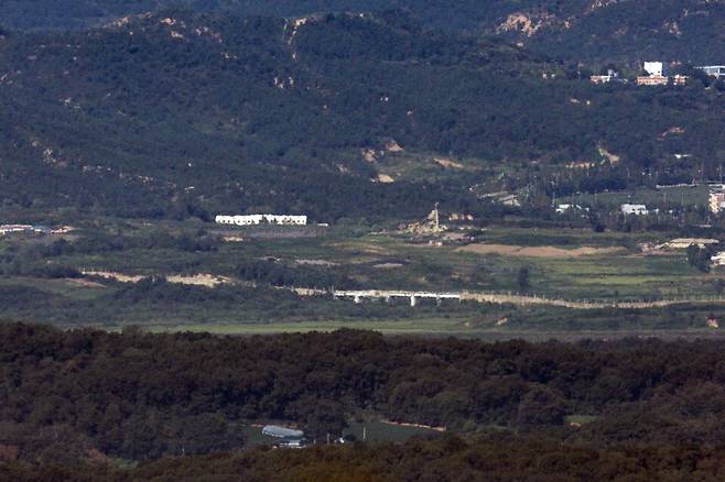 9월8일 경기 파주시 접경지역에서 바라본 서부전선 비무장지대(DMZ)의 모습 ⓒ연합뉴스