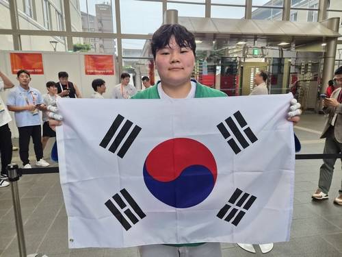 2026 아이치·나고야 아시안게임 쿠라시 여자 87㎏ 초과급 정상에 오른 김민영 (나고야=연합뉴스) 김동한 기자 = 29일 일본 나고야 아이치현 무도관에서 열린 2026 아이치·나고야 아시안게임 쿠라시 여자 87㎏ 초과급 결승에서 우승한 김민영(21·한국체대)이 기념사진 촬영에 임하고 있다. 2026.9.29 moved@yna.co.kr