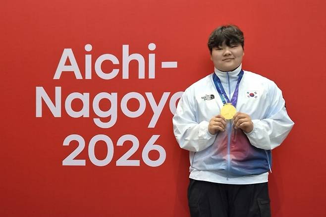 2026 아이치·나고야 아시안게임 쿠라시 여자 87㎏ 초과급 정상에 오른 김민영 (나고야=연합뉴스) 김동한 기자 = 29일 일본 나고야 아이치현 무도관에서 열린 2026 아이치·나고야 아시안게임 쿠라시 여자 87㎏ 초과급 결승에서 우승한 김민영(21·한국체대)이 기념사진 촬영에 임하고 있다. 2026.9.29 moved@yna.co.kr