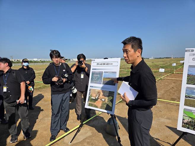 국무조정실은 30일 오전 9시 전남광주 무안국제공항 활주로 내 01·19번 활주로 콘크리트 둔덕(방위각 시설) 인근에서 '유해 재수색 추진 경과 보고회'를 열었다. /임지섭 기자 ljs@namdonews.com
