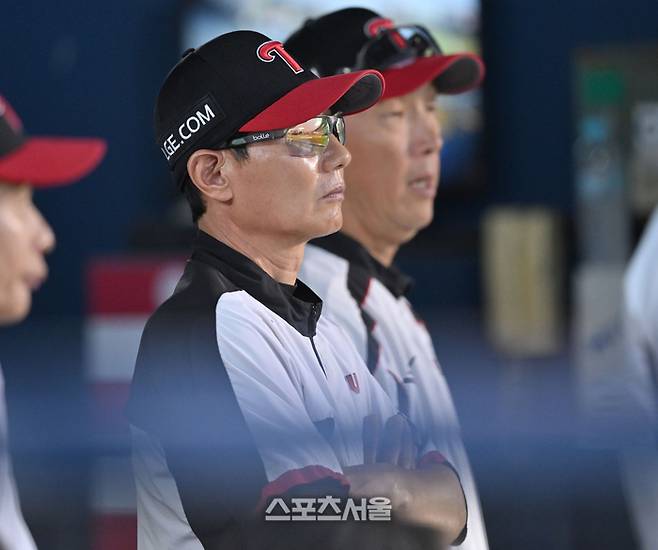 LG 염경엽 감독이 8일 서울 잠실구장에서 열린 2026 KBO리그 키움전을 지켜보고 있다. 잠실 | 최승섭기자 thunder@sportsseoul.com