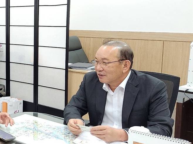송주범 120다산콜재단 이사장이 지난 29일 데일리안과의 인터뷰에 응하고 있다. ⓒ120다산콜재단