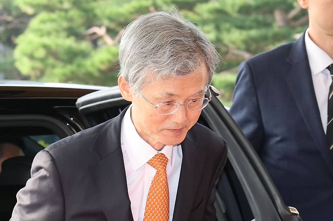 조희대 대법원장이 30일 오전 서울 서초구 대법원으로 출근하고 있다. 뉴스1