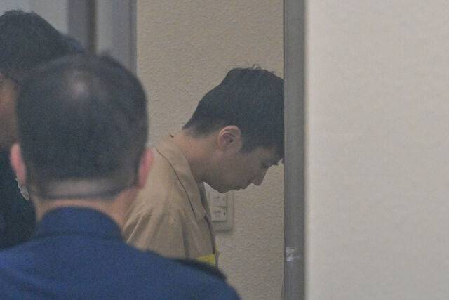 '여고생 살해범' 장윤기에 대한 선고 공판이 열리는 30일 오후 광주지방법원에서 성폭력범죄의 처벌 등에 관한 특례법상 강간살인 등 혐의로 구속 기소된 장윤기가 법정으로 출정하고 있다. 연합뉴스