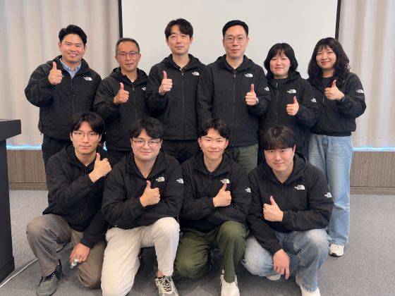 에스이노베이션스 직원들이 단체사진을 촬영하고 있다/사진=DGIST