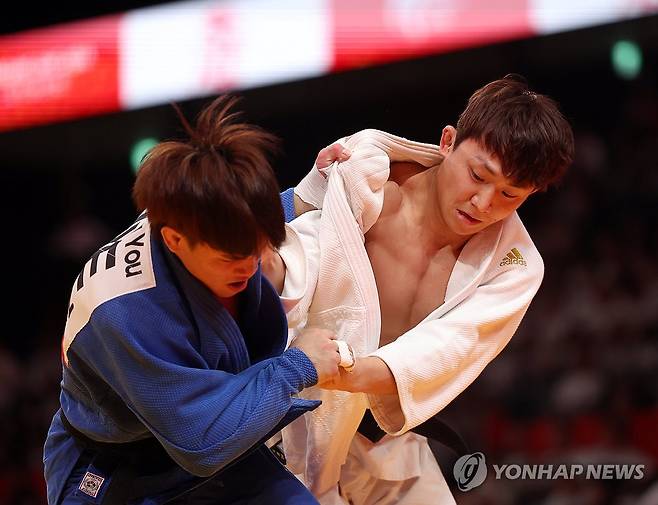 유도 김찬녕 8강 집중 (나고야=연합뉴스) 김동민 기자 = 30일 일본 나고야 아이치 인터내셔널 아레나에서 열린 2026 아이치·나고야 아시안게임 유도 남자 66㎏급 8강 한국 김찬녕과 대만 린충유의 경기. 김찬녕이 경기를 펼치고 있다. 2026.9.30 image@yna.co.kr