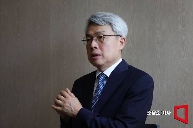 고영선 한국교육개발원(KEDI) 원장이 서울 종로구 카페게더 광화문점에서 아시아경제와 인터뷰 하고 있다. 조용준 기자