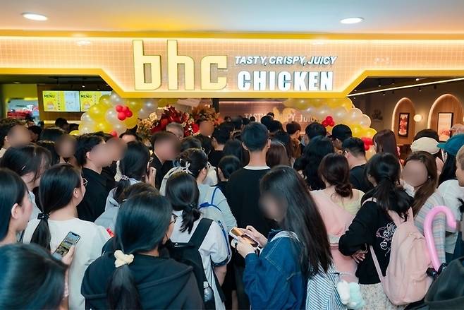 국내 매출 1위 치킨 프랜차이즈인 BHC가 국세청으로부터 비정기 세무조사를 받고 있다. 연합뉴스