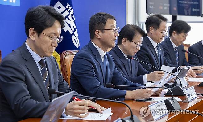 정책조정회의에서 발언하는 한병도 원내대표 (서울=연합뉴스) 황광모 기자 = 더불어민주당 한병도 원내대표가 1일 국회에서 열린 정책조정회의에서 현안 관련 발언을 하고 있다. 2026.10.1 hkmpooh@yna.co.kr
