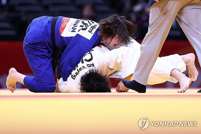 허미미, 여자 -57kg급 8강전 승리 (나고야=연합뉴스) 윤동진 기자 = 1일 일본 나고야 아이치 인터내셔널 아레나에서 열린 2026 아이치·나고야 아시안게임 유도 여자 -57kg급 8강. 한국 허미미가 중국 타오위잉을 상대하고 있다. 2026.10.1 mon@yna.co.kr