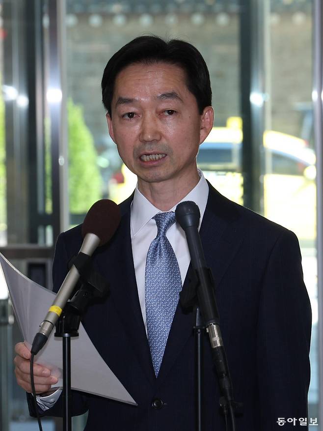 2일 김지용 중대범죄수사청장 후보자가 서울 종로구 정부서울청사 창성동 별관에서 인사청문요청 재가와 관련해 입장을 표명하고 있다. 김재명 기자 base@donga.com