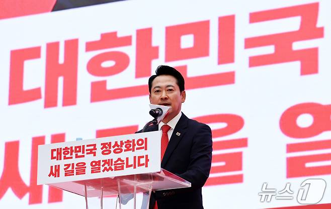 장동혁 국민의힘 대표가 3일 오후 서울 중구 숭례문 앞에서 열린 민생회복·안보수호 국민행동대회에서 대국민 연설을 하고 있다. 2026.10.3 ⓒ 뉴스1 최지환 기자
