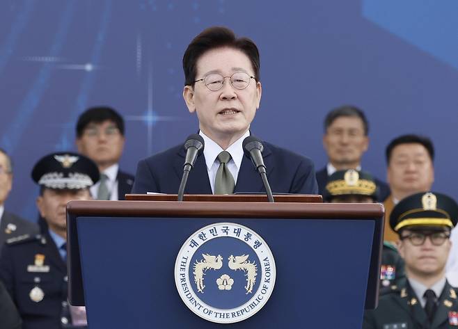 이재명 대통령이 1일 충남 계룡시 계룡대 활주로에서 열린 건군 제78주년 국군의 날 기념 행사에서 기념사를 하고 있다. 김지훈 기자