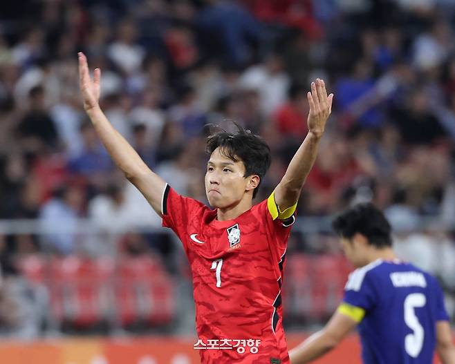 한국의 엄지성이 3일 일본 아이치현 도요타 스타디움에서 열린 2026 아이치·나고야 아시안게임 축구 남자 결승전 일본과 경기에서 골을 넣은 뒤 환호하고 있다. 2026.10.3. 도요타|강윤중 선임기자
