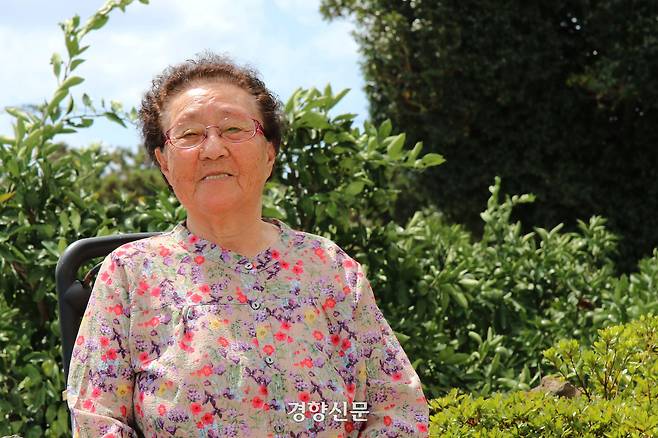 제주4·3사건 당시 토벌대의 취조에도 모르쇠로 일관해 마을 사람들의 목숨을 살린 ‘몰라 구장’ 김성홍 구장의 딸 김복순씨(91)가 지난달 10일 제주특별자치도 서귀포시 남원읍 신흥1리 자택에서 경향신문과 인터뷰하고 있다. 조해람 기자