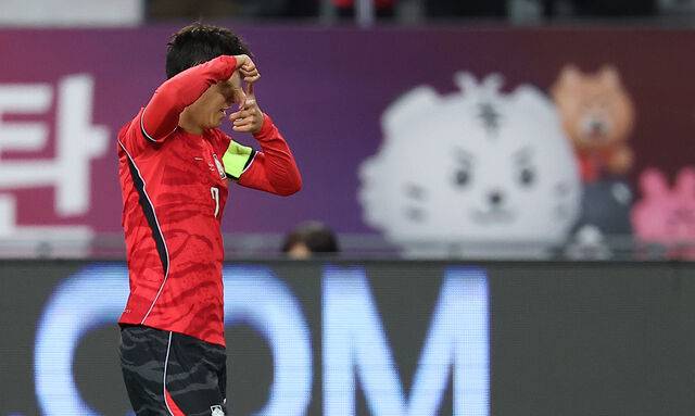 ◇6일 경기 용인시 용인미르스타디움에서 열린 축구 국가대표팀 평가전 대한민국과 우즈베키스탄의 경기. 한국 손흥민이 프리킥으로 골을 넣은 뒤 세리머니를 하고 있다. 손흥민은 이 골로 한국인 A매치 최다 59호 골을 기록했다. 2026.10.6 사진=연합뉴스
