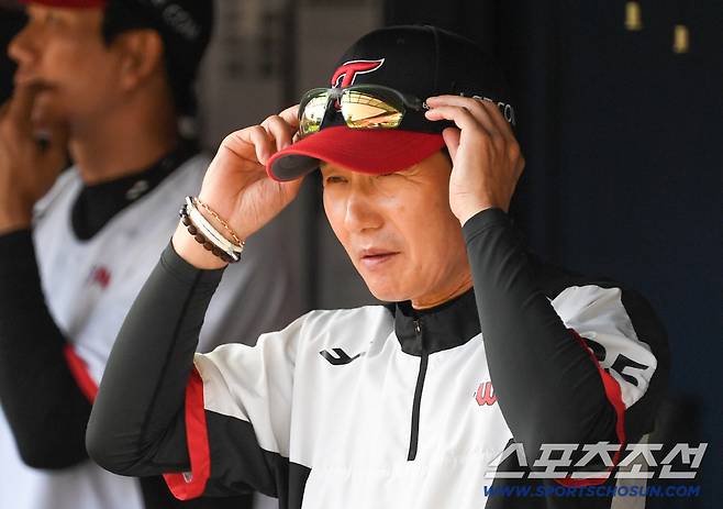 20일 잠실구장에서 열린 LG와 한화의 경기. LG 염경엽 감독이 경기를 준비하고 있다. 잠실=박재만 기자 pjm@sportschosun.com/2026.09.20/