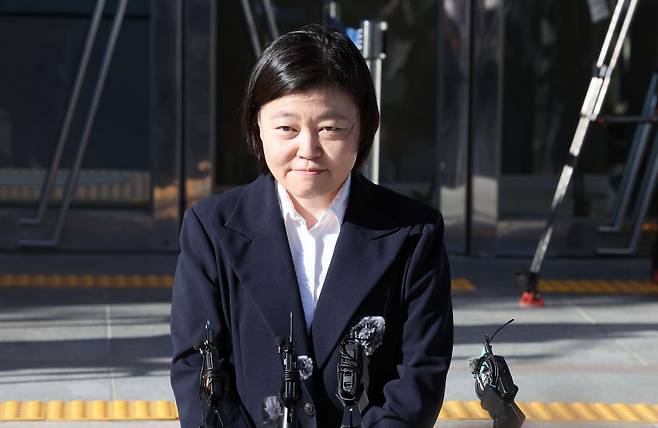 임은정 광주중수청장이 6일 전남광주 북구 중흥동 청사로 첫 공식 출근하며 취재진을 만나 질의에 답하고 있다. 전남광주=뉴스1