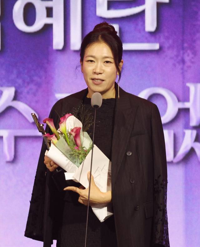 2026 부일영화상 시상식이 7일 오후 부산 해운대구 시그니엘 부산 그랜드볼룸에서 열렸다. 여우조연상을 수상한 배우 염혜란이 수상소감을 말하고 있다. 정종회 기자 jjh@