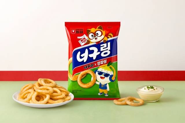농심이 오는 12일 출시하는 ‘너구링’. 너구리의 맛을 양파링 형태의 스낵으로 구현한 제품이다. 농심 제공.