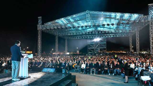 ‘2026 나주영산강축제’ 지난 7일 개막한 가운데 9만 명의 방문객이 축제장을 가득 메웠다./나주시 제공