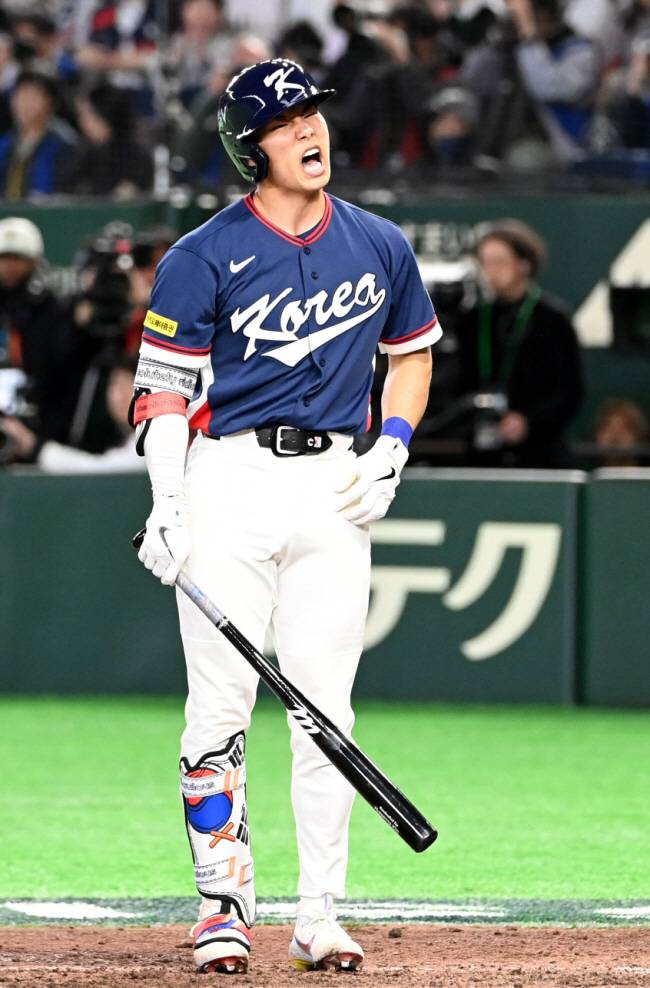 7일 일본 도쿄돔에서 열린 WBC(월드베이스볼클래식) 한국과 일본의 경기. 8회초 2사 만루 김혜성이 스탠딩 삼진을 당하며 아쉬워하고 있다. 도쿄(일본)=허상욱 기자wook@sportschosun.com/2026.03.07/