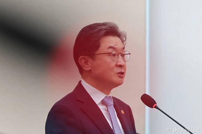 (서울=뉴스1) 김도우 기자 = 이억원 금융위원장이 8일 서울 여의도 국회에서 열린 정무위원회 국정감사에 출석해 업무보고 및 인사말을 하고 있다. 2026.10.8/뉴스1 Copyright (C) 뉴스1. All rights reserved. 무단 전재 및 재배포, AI학습 이용 금지. /사진=(서울=뉴스1) 김도우 기자