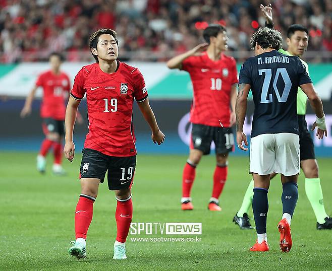 ▲ 대한민국 축구대표팀과 우루과이의 친선 경기가 28일 오후 서울월드컵경기장에서 열렸다. 이강인이 아쉬워하고 있다. ⓒ곽혜미 기자