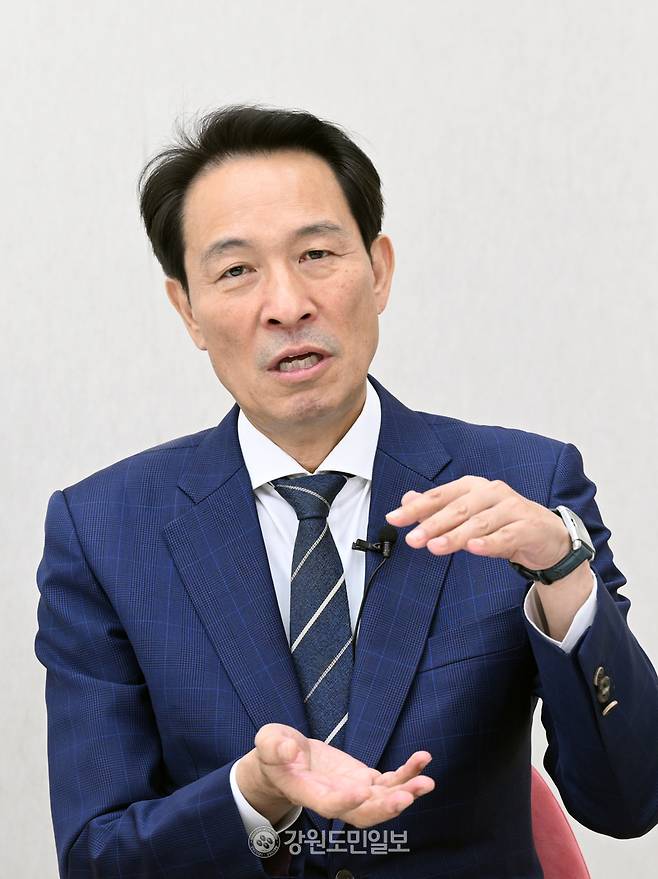 ▲ 우상호 강원도지사는 8일 강원도민일보 스튜디오에서 ‘즉문즉답’ 인터뷰를 가졌다. 서영 기자