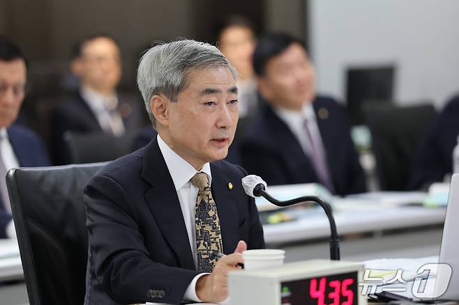 신현송 한국은행 총재가 12일 오전 서울시 중구 남대문로 한국은행에서 열린 국회 재정경제기획위원회의 한국은행 국정감사에서 위원 질의에 답하고 있다. (공동취재) 2026.10.12 ⓒ 뉴스1 박정호 기자