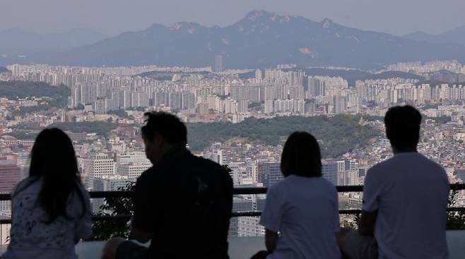 지난달 20일 서울 남산에서 바라본 서울 시내 아파트 단지 모습. 연합뉴스