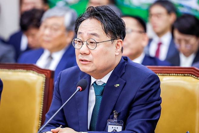 이성훈 한국토지주택공사 사장이 12일 서울 여의도 국회에서 열린 국회 국토교통위원회의 한국토지주택공사 등에 대한 국정감사에서 질문에 답하고 있다. ⓒ뉴시스