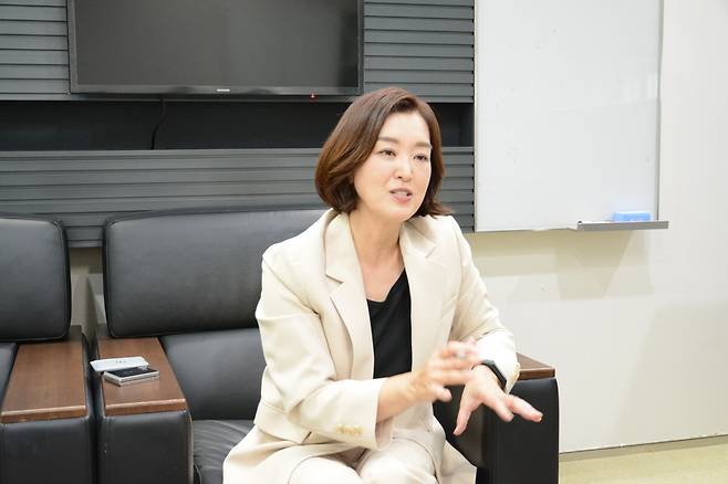 12일 서울 마포구 MBC 사옥 7층 뉴스룸국장실에서 이언주 국장이 인터뷰를 하고 있다. /박지은 기자