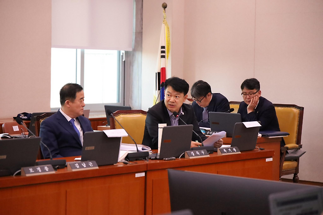 국회 국토교통위원회 복기왕 민주당 의원이 15일 국회 국토위 국정감사에서 질의하고 있다. (사진=복기왕 의원실)