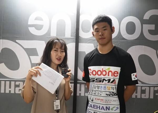 인터뷰를 진행 중인 오영미 기자와 박현빈 선수 / 사진 = STN뉴스