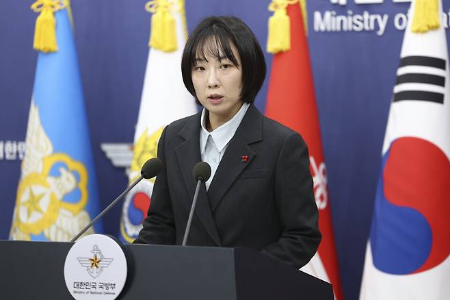 정빛나 국방부 신임 대변인이 2025년 12월16일 국방부에서 브리핑을 하고 있다. ⓒ연합뉴스