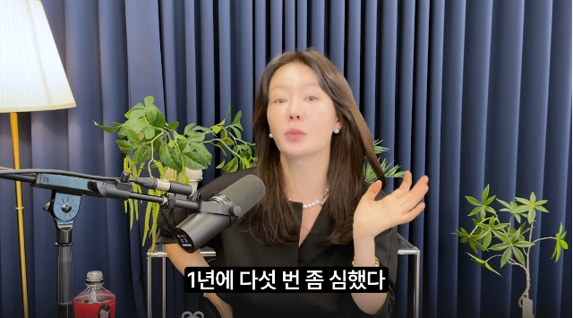안선영이 다정한 남자친구와 1년 동안 성관계가 다섯 번 정도였다는 여성의 고민에 주변 사례를 들며 현실적인 조언을 건넸다. 사진= 유튜브 채널 ‘이중생활’