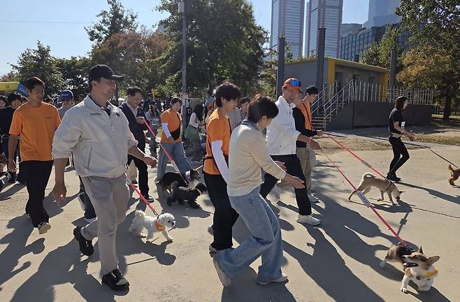 반려견 행복런 출발 행사에 참석한 오세훈 서울시장, 배진선 서울시 동물보호과장, 황정연 서울시수의사회장 등. ⓒ 뉴스1
