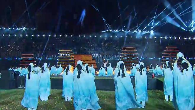 16일 제주월드컵경기장에서 열린 제107회 전국체육대회 개회식 공연 모습.