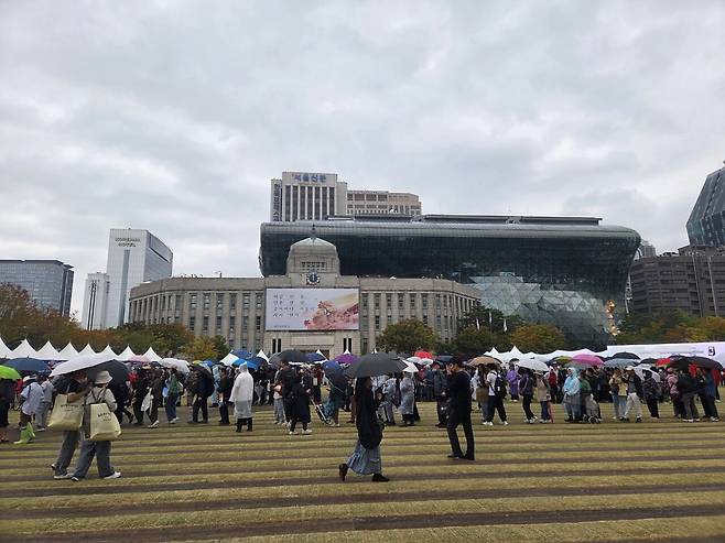 서울시약사회(회장 김위학)는 18일 서울시청 앞 서울광장에서 '신뢰받는 약사, 건강한 서울'을 슬로건으로 '2026 건강서울페스티벌'을 개최했다. 사진 김이슬 기자