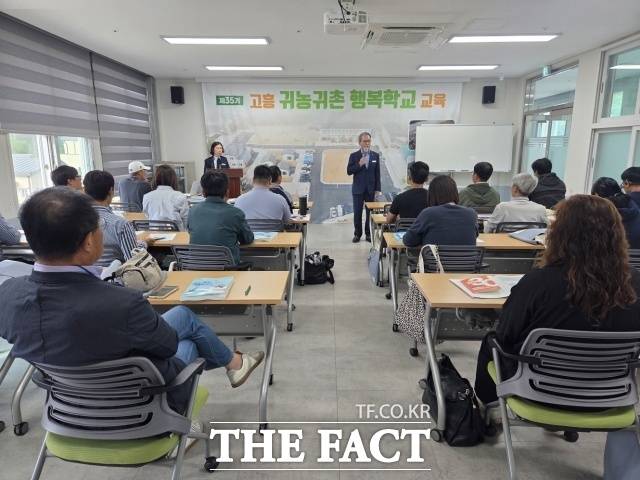 고흥군이 귀어를 준비하는 도시민과 전입자를 대상으로 수산업 이해부터 어촌 정착까지 돕는 교육과정을 운영한다. /고흥군