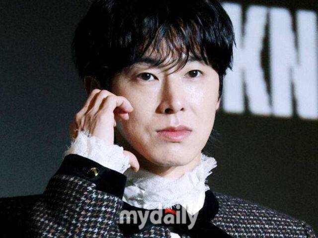 유노윤호가 유료 플랫폼에서 팬과 논쟁을 벌였다. / 마이데일리