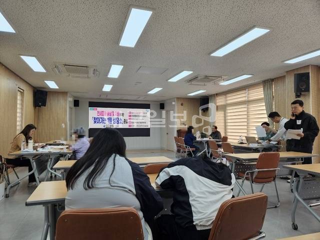 오전 10시30분께 시민들이 전세피해 상담소를 찾아 상담을 받고 있다. 몇 명의 시민들은 대기 장소에서 자신의 차례를 기다리고 있다. 조영진 수습기자