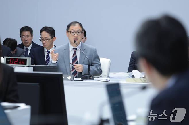김상욱 울산시장이 21일 울산시청 대회의실에서 열린 울산시 국정 감사에서 의원 질의에 답변하고 있다. 2026.10.21 2026.10.21 ⓒ 뉴스1 김세은 기자
