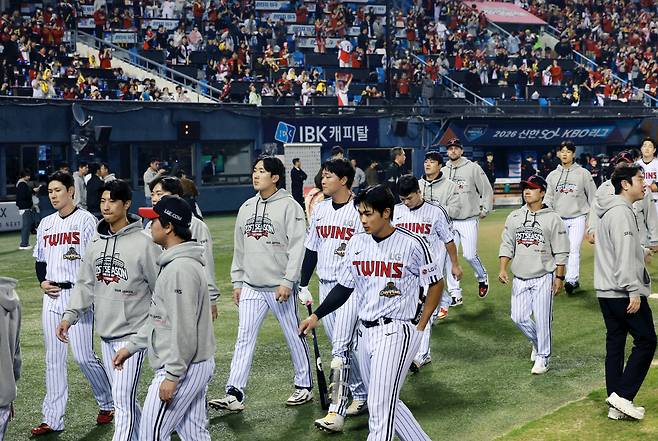 LG Twins players look dejected after losing 13-1 to the KIA Tigers in Game 3 of KBO's first round of the playoffs at Jamsil Baseball Stadium in Songpa District, southern Seoul, on Oct. 20. NEWS1