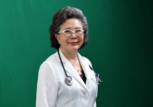 주혜란 박사가 지난 9일 세계일보 편집국에서 “의사는 생명이 다할 때까지 환자 곁에 있어야 한다”며 의사와 소명과 봉사에 관해 이야기하고 있다. 28세에 국내 첫 여성 보건소장으로 의료봉사의 길에 들어선 그는 돌고 돌아 70대 후반에 양구보건소장을 거쳐 영월요양병원장에서 환자 곁을 지키고 있다. 허정호 선임기자