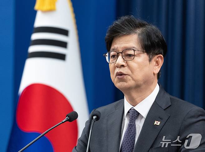 성기홍 홍보소통수석이 1일 청와대 춘추관에서 인사 관련 브리핑을 하고 있다. 2026.10.1 ⓒ 뉴스1 이재명 기자